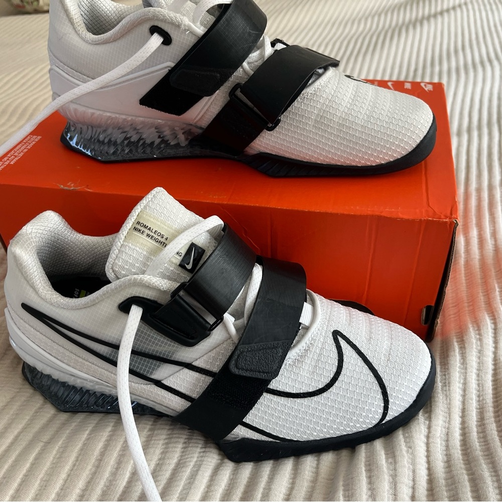 Never worn Nike Romaleos 4 weightlifting shoes. 
Men’s 7.5 / Women’s 9